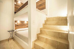 Spacious House Pool & Jacuzzi