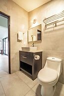 Spacious House Pool & Jacuzzi