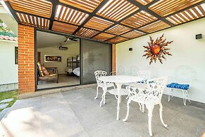 Spacious House Pool & Jacuzzi