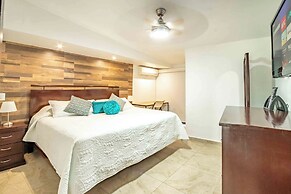 Spacious House Pool & Jacuzzi