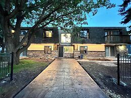 Close To Whyte University New Renovation