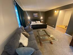 Close To Whyte University New Renovation
