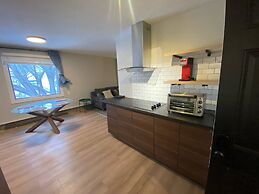 Close To Whyte University New Renovation