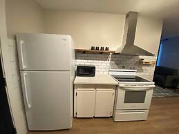 Morden Newly Renovated 1br Flats, Walk T