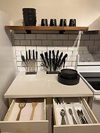 Morden Newly Renovated 1br Flats, Walk T