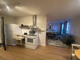 Morden Newly Renovated 1br Flats, Walk T