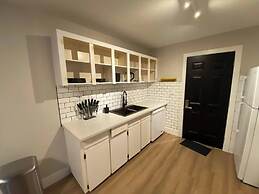 Morden Newly Renovated 1br Flats, Walk T