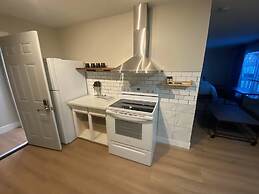 Morden Newly Renovated 1br Flats, Walk T