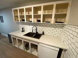 Morden Newly Renovated 1br Flats, Walk T