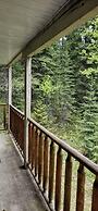 Rustic Beaverfoot Lodge Executive Cabin