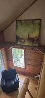 Rustic Beaverfoot Lodge Executive Cabin
