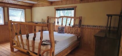 Rustic Beaverfoot Lodge Executive Cabin