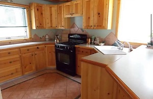 Rustic Beaverfoot Lodge Executive Cabin