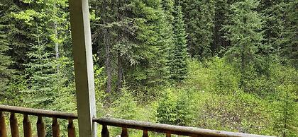 Rustic Beaverfoot Lodge Executive Cabin