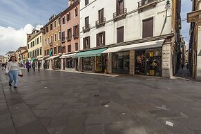 Leon D Oro Apartment by Wonderful Italy