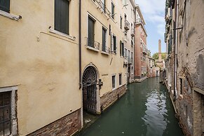 Suite 1241 by Wonderful Italy