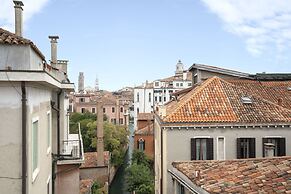 Suite 1241 by Wonderful Italy