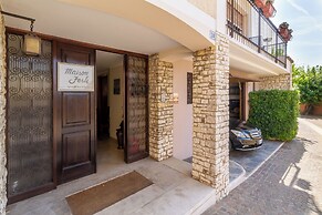 Lukas Lake View & Parking Place