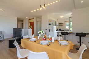 Lukas Lake View & Parking Place