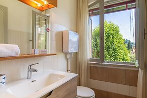 Lukas Lake View & Parking Place