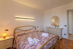 Lukas Lake View & Parking Place