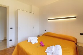 Lukas Lake View & Parking Place