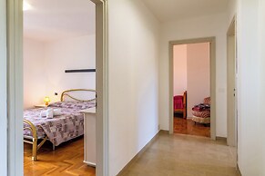 Lukas Lake View & Parking Place