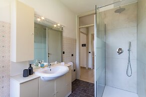 Lukas Lake View & Parking Place