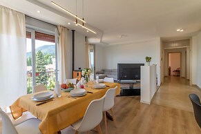 Lukas Lake View & Parking Place