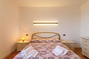 Lukas Lake View & Parking Place