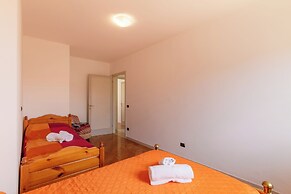 Lukas Lake View & Parking Place