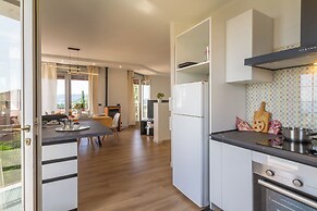 Lukas Lake View & Parking Place