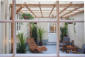 Higgihaus Apt1 36 37 Royal York Cres