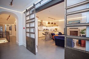 Higgihaus Apt1 36 37 Royal York Cres