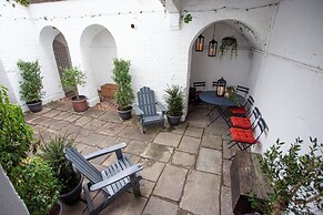 Higgihaus Apt1 36 37 Royal York Cres