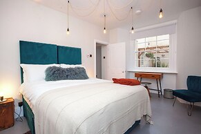 Higgihaus Apt1 36 37 Royal York Cres