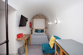 Higgihaus Apt1 36 37 Royal York Cres