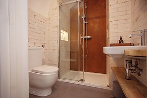 Higgihaus Apt1 36 37 Royal York Cres