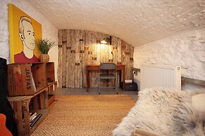 Higgihaus Apt1 36 37 Royal York Cres