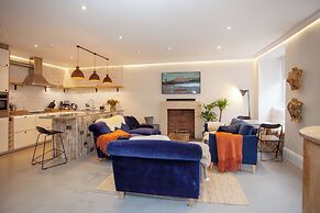 Higgihaus Apt1 36 37 Royal York Cres