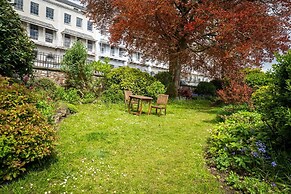 Higgihaus Apt1 36 37 Royal York Cres