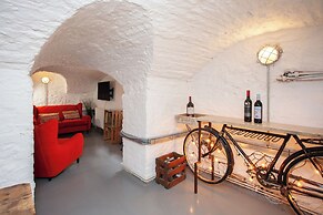 Higgihaus Apt1 36 37 Royal York Cres