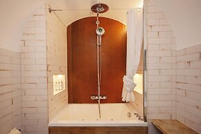 Higgihaus Apt1 36 37 Royal York Cres