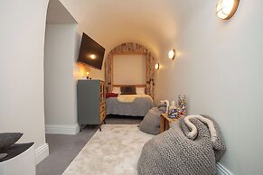 Higgihaus Apt1 36 37 Royal York Cres