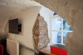 Higgihaus Apt1 36 37 Royal York Cres