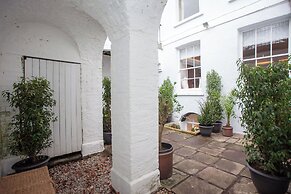 Higgihaus Apt1 36 37 Royal York Cres