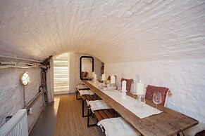 Higgihaus Apt1 36 37 Royal York Cres