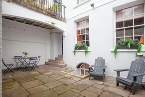 Higgihaus Apt1 36 37 Royal York Cres