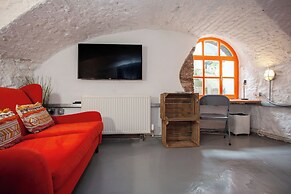 Higgihaus Apt1 36 37 Royal York Cres