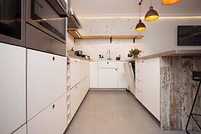 Higgihaus Apt1 36 37 Royal York Cres